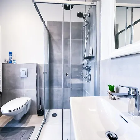 Appartamento Mit Modernem Bad, Kueche, Waschmaschine Und Trockner Lipsia