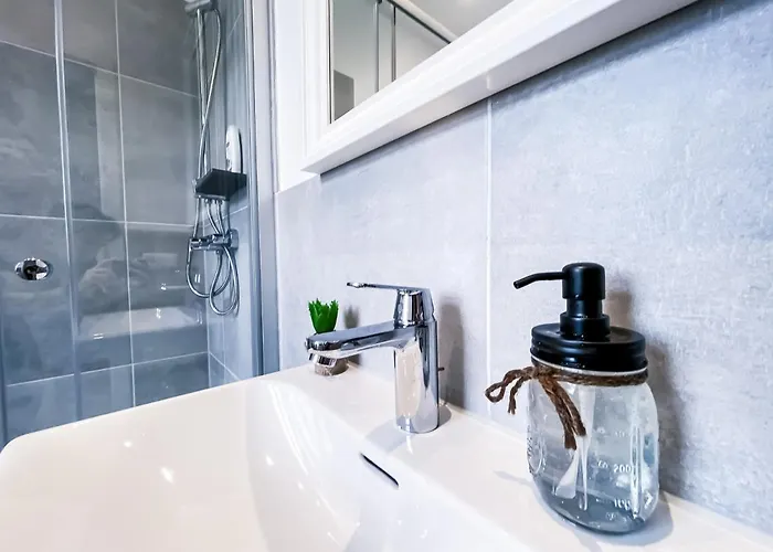 Mit Modernem Bad, Kueche, Waschmaschine Und Trockner Апартаменты *